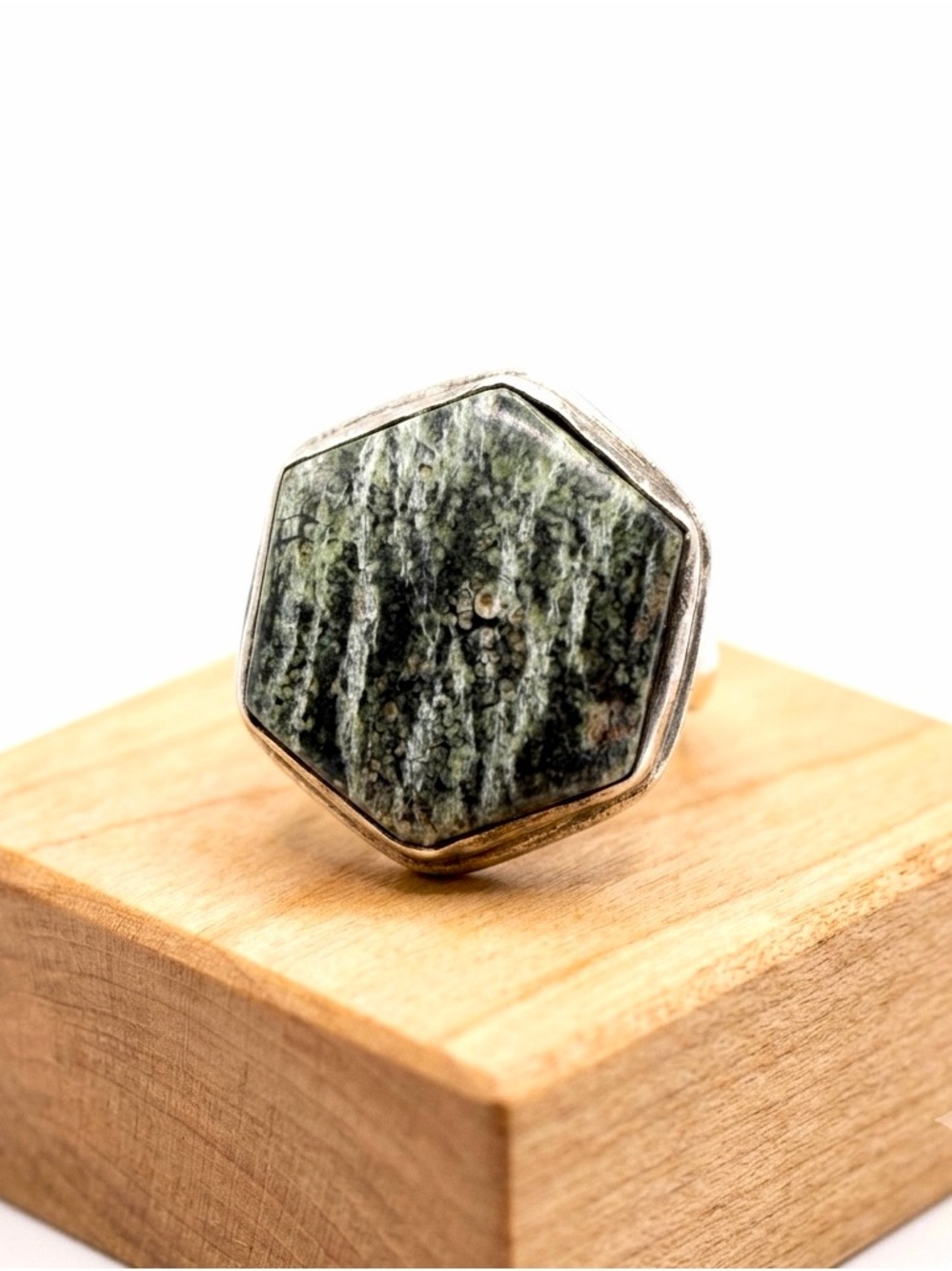 New Artisan Chrysotile in Serpentine Hexagonal Stone 925 Sterling Silver Ring